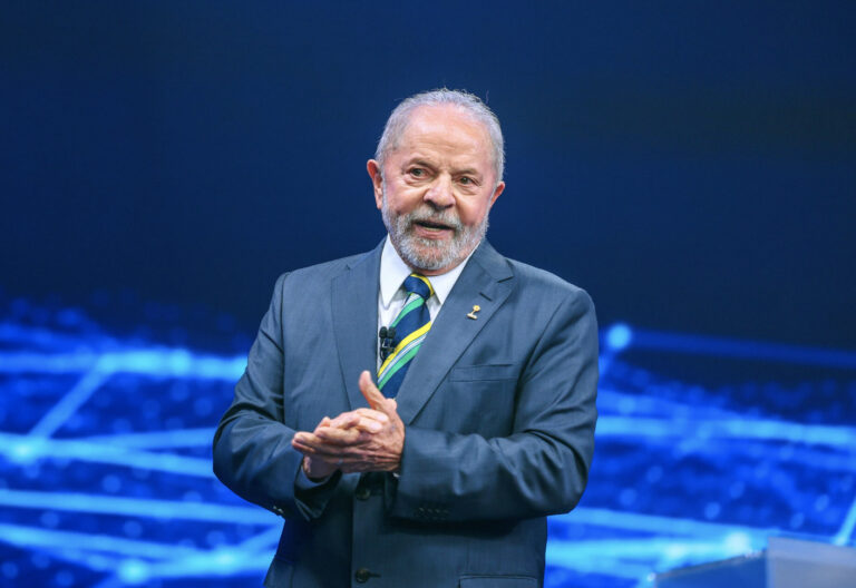 A quatro meses do 1º turno, Lula lidera pesquisas e Flávio Bolsonaro é o principal adversário nas eleições 2026